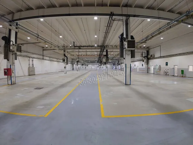 Kiadó kereskedelmi és ipari ingatlan Győr 2550 nm