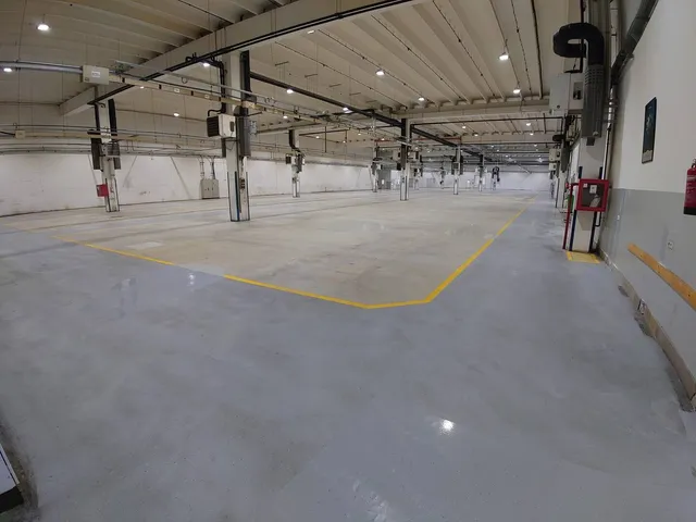 Kiadó kereskedelmi és ipari ingatlan Győr 2550 nm