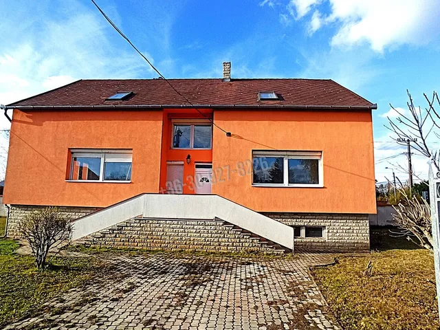 Eladó kereskedelmi és ipari ingatlan Öttevény 284 nm