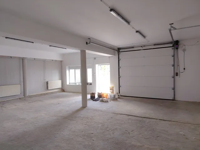 Kiadó kereskedelmi és ipari ingatlan Pápa 95 nm