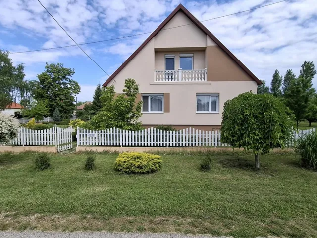 Eladó ház Külsővat 140 nm
