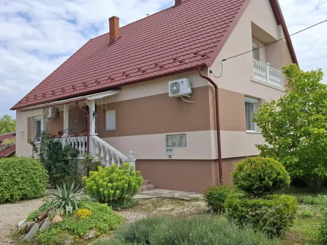 Eladó ház Külsővat 140 nm