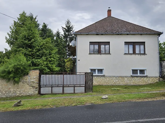 Eladó ház Bakonykoppány 215 nm