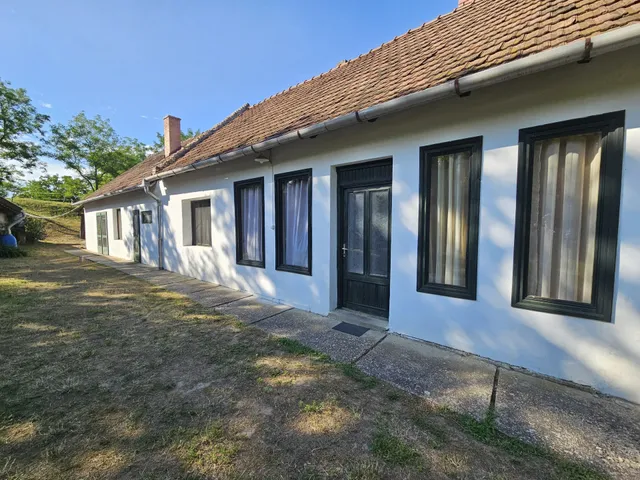 Eladó kereskedelmi és ipari ingatlan Ganna 140 nm