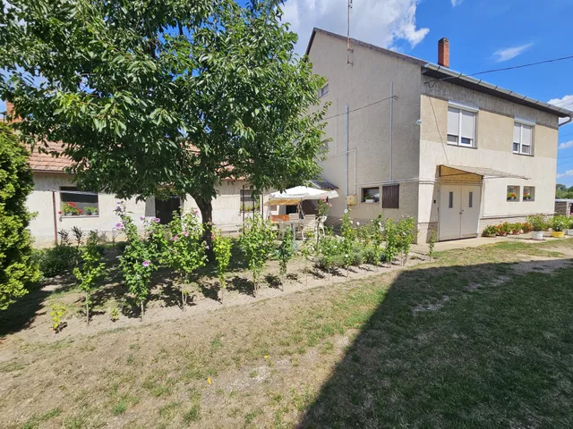 Eladó ház Nemesszalók 212 nm