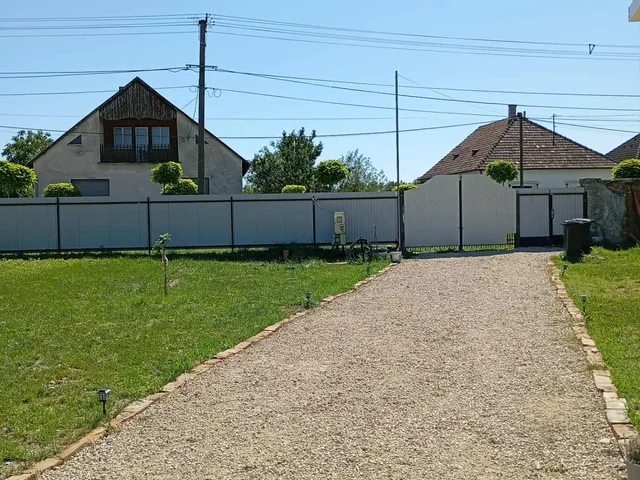Eladó telek Nagytevel 1000 nm
