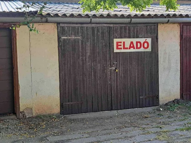 Eladó garázs Pápa 16 nm