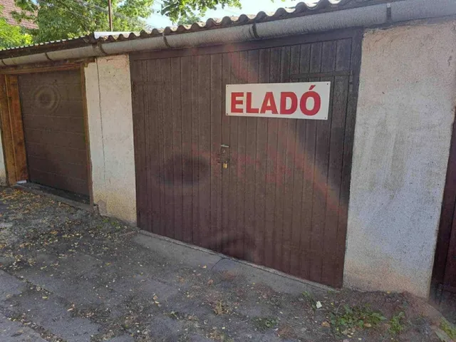 Eladó garázs Pápa 16 nm