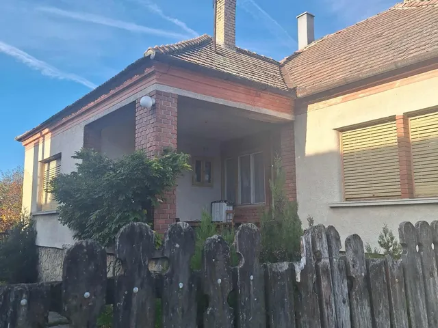 Eladó ház Nyárád 130 nm