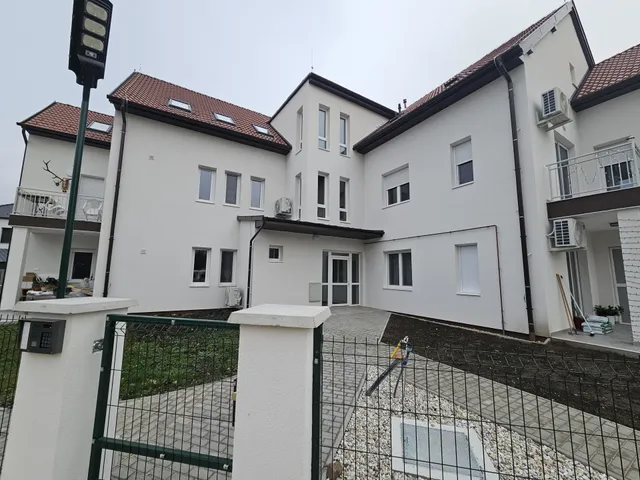 Eladó lakás Pápa 64 nm