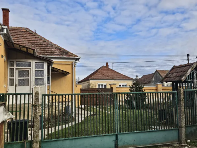Eladó ház Mezőlak 80 nm