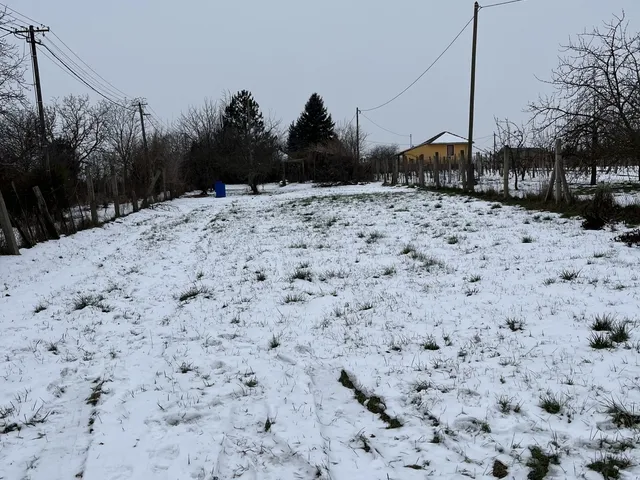 Eladó telek Pápa 996 nm