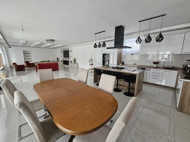 Eladó ház Nyárád 227 nm