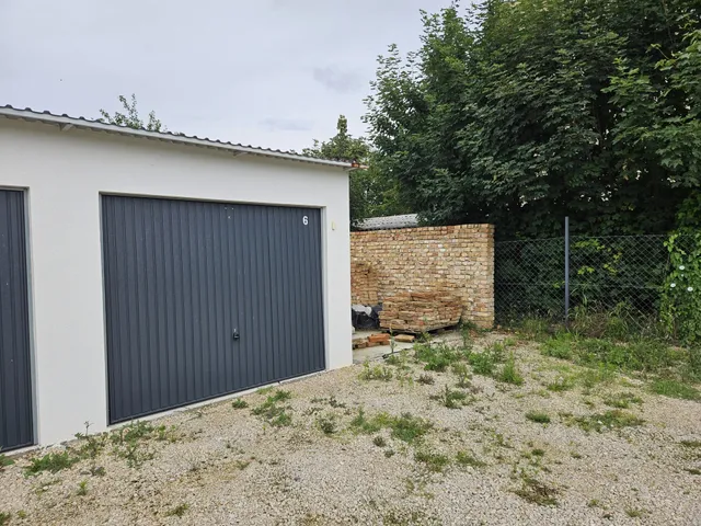 Eladó garázs Pápa 18 nm