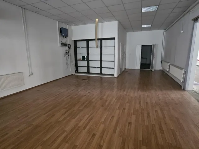 Kiadó kereskedelmi és ipari ingatlan Pápa 293 nm