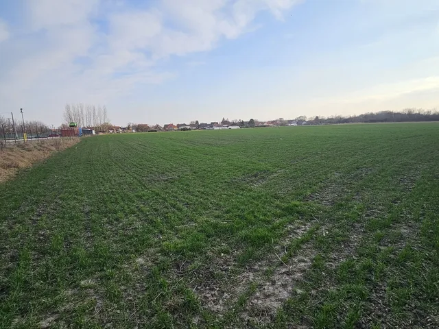 Eladó telek Pápa 18848 nm