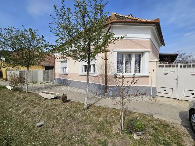 Eladó ház Béb 98 nm