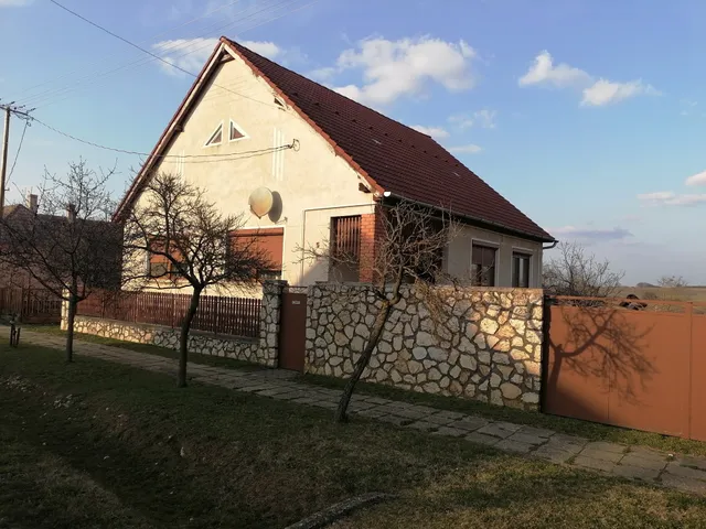 Eladó ház Bakonyszücs 97 nm