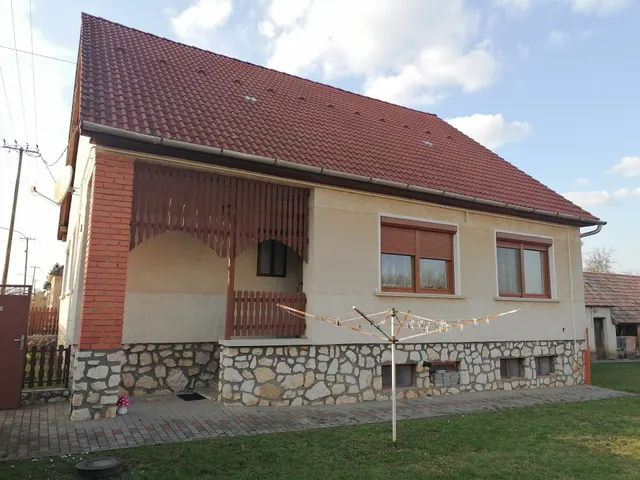 Eladó ház Bakonyszücs 97 nm