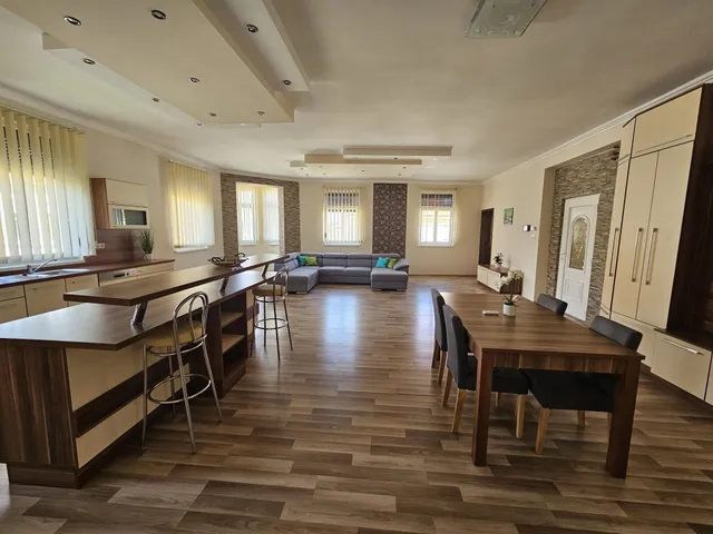 Eladó lakás Pápa 171 nm