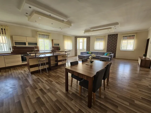 Eladó lakás Pápa 171 nm