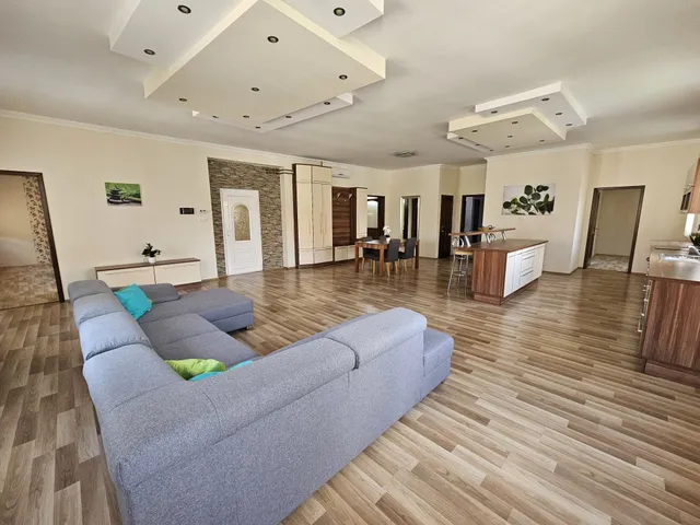 Eladó lakás Pápa 171 nm