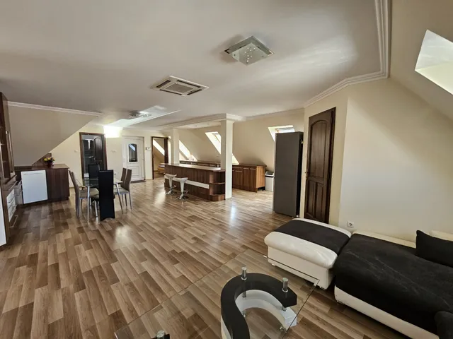 Eladó lakás Pápa 111 nm