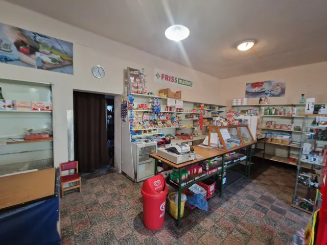 Eladó kereskedelmi és ipari ingatlan Nagylak, Nyárfa sor 200 nm