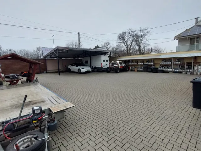 Eladó kereskedelmi és ipari ingatlan Szeged, Szőregi út 74 370 nm