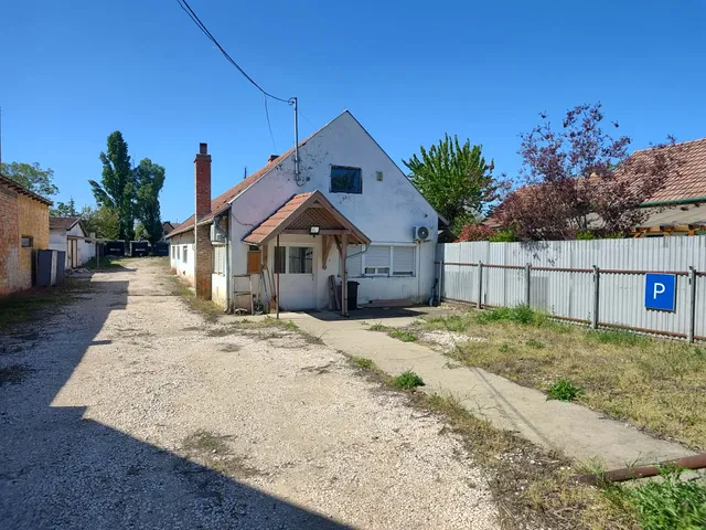 Eladó kereskedelmi és ipari ingatlan Szeged 205 nm