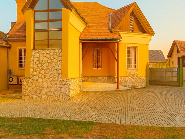 Eladó kereskedelmi és ipari ingatlan Villány, Baross Gábor 370 nm