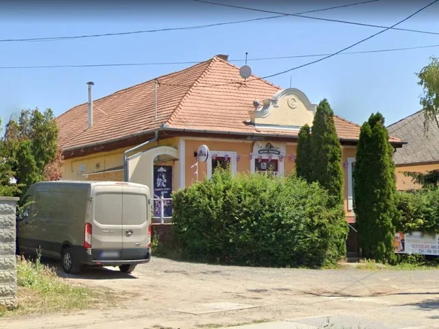 Eladó ház Domony, Fő utca 267 nm