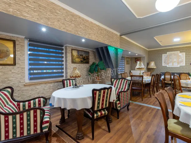 Eladó kereskedelmi és ipari ingatlan Budapest VII. kerület, Rákóczi út 334 nm