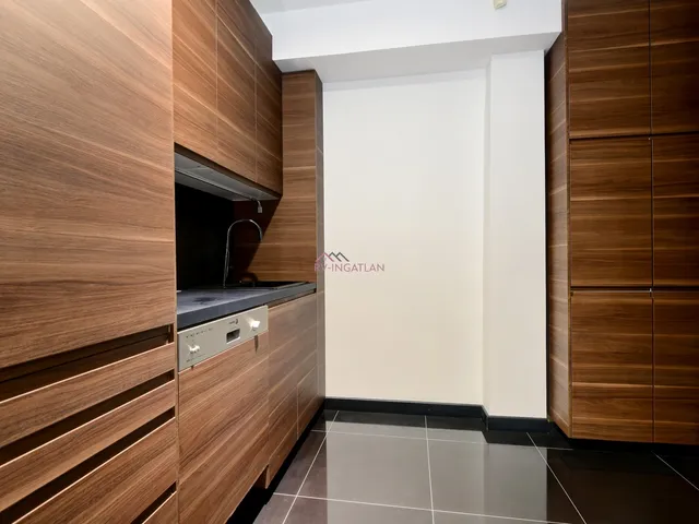 Kiadó kereskedelmi és ipari ingatlan Budapest I. kerület, Naphegy 85 nm