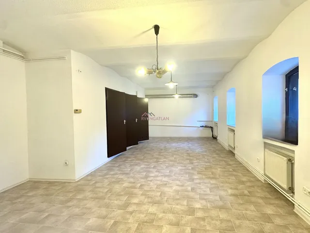 Eladó kereskedelmi és ipari ingatlan Budapest I. kerület 45 nm