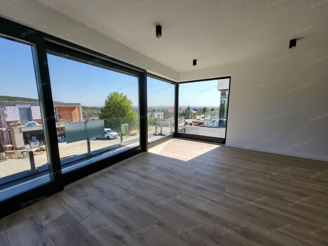 Eladó ház Budapest III. kerület, Aranyhegy 177 nm