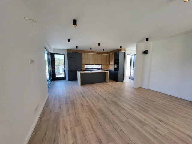 Eladó ház Budapest III. kerület, Aranyhegy 213 nm