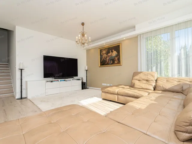 Eladó ház Budapest III. kerület, Aranyhegy 303 nm