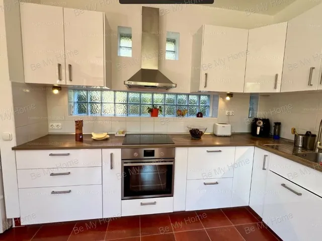 Eladó ház Budapest II. kerület, Széphalom 183 nm