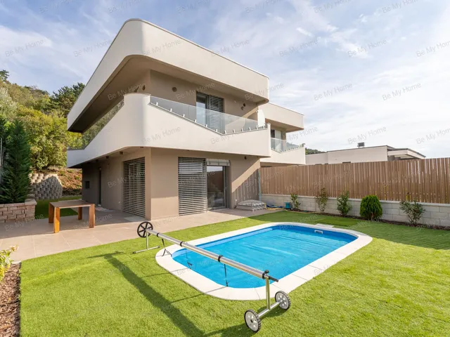 Eladó ház Budapest III. kerület 241 nm