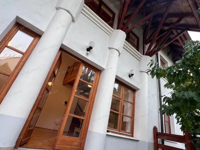 Eladó ház Budapest XII. kerület, Istenhegy 263 nm