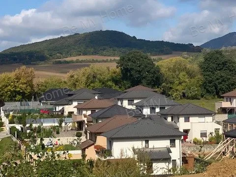 Eladó telek Üröm 862 nm