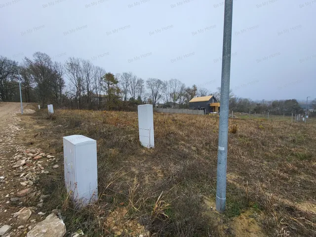 Eladó telek Üröm 862 nm