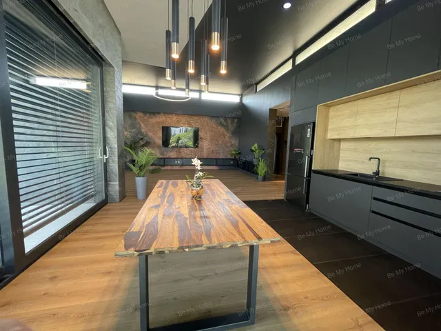 Eladó lakás Budapest III. kerület 130 nm