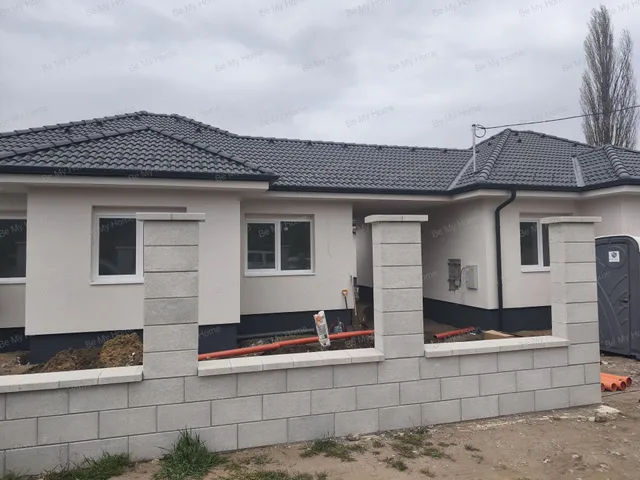 Eladó ház Erdőkertes, Háromház 119 nm