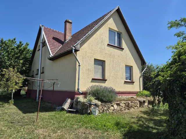 Eladó ház Pánd, Sugár utca 157 nm