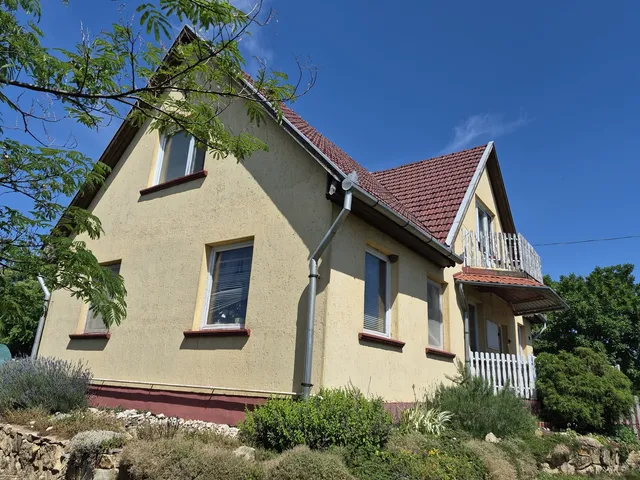 Eladó ház Pánd, Sugár utca 157 nm