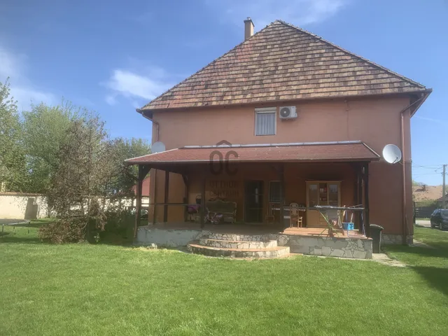 Eladó ház Ercsi 220 nm