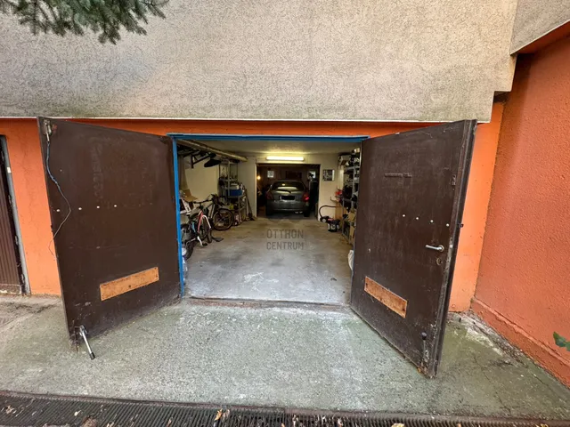 Eladó garázs Százhalombatta, Déli lakótelep, Irinyi János utca 21 nm