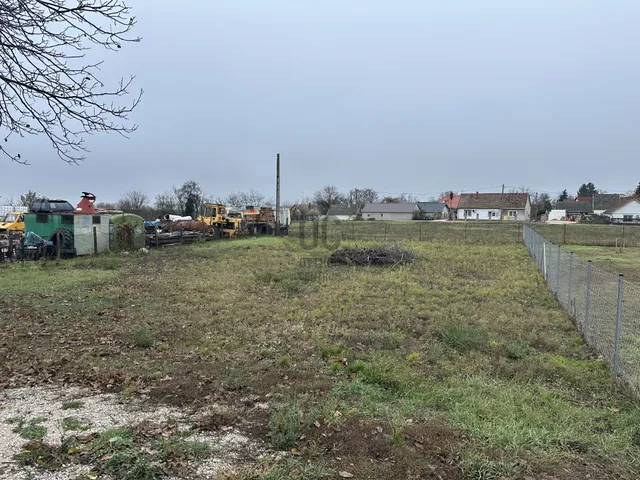 Eladó telek Rácalmás 719 nm